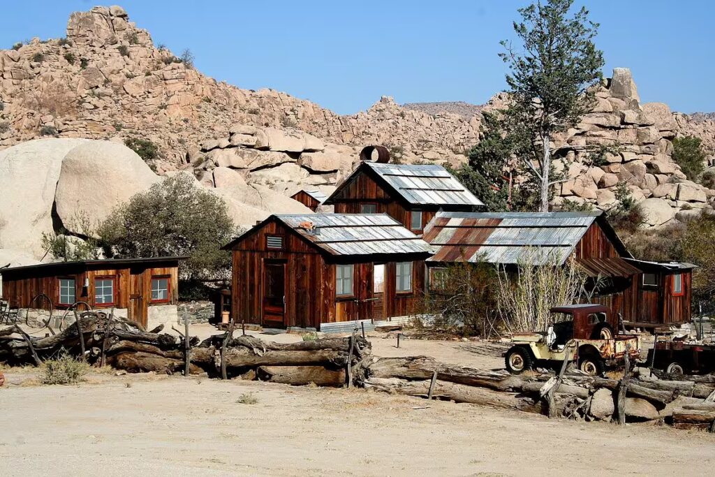 Joshua Tree One Day Itinerary: 7 Insider Sights 2025 13 Keys Ranch tour