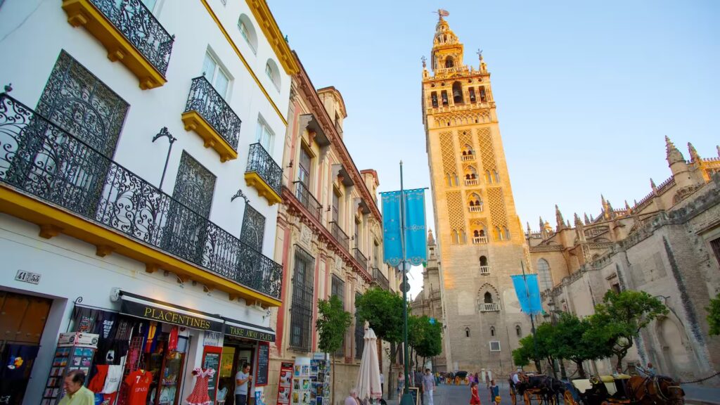 3 Days in Seville: 7 Handpicked Tips for 2025 8 giralda tower seville