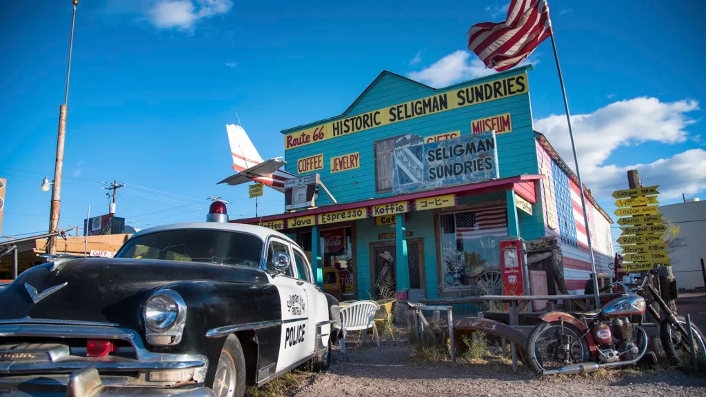 Crazy Things to Do in USA: My Top Weird & Unique Adventures 16 route 66 street