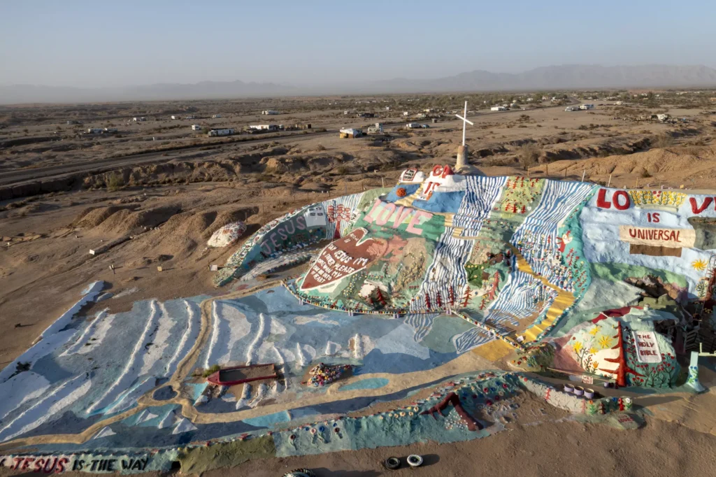 Crazy Things to Do in USA: My Top Weird & Unique Adventures 19 slab city